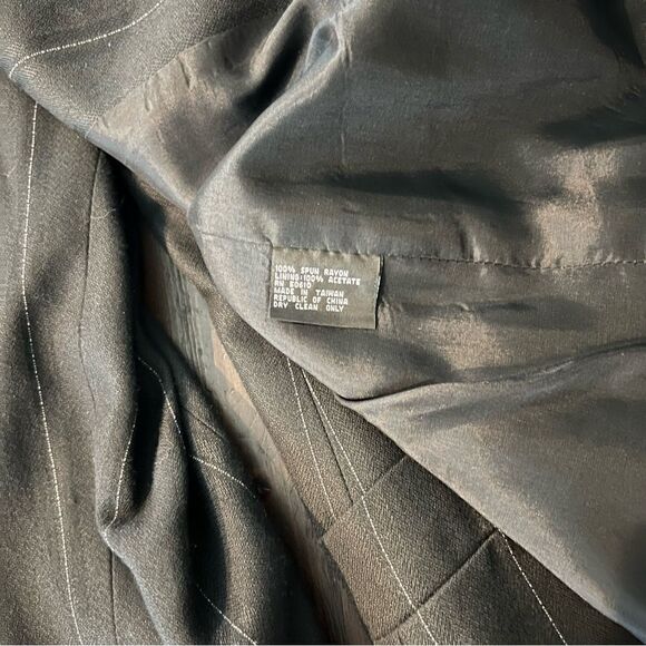 Vintage Black & White Pinstripe Blazer by KASPER size 8 - Picture 8 of 9